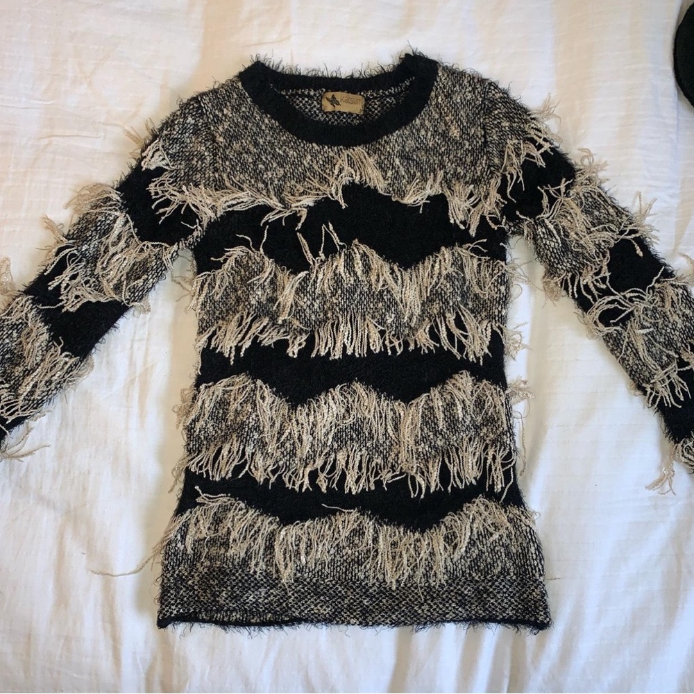 Vintage fringe sweater in perfect condition and super cozy.